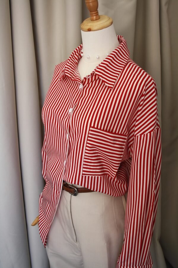 Chemise à rayures rouges - Style oversize casual – Image 2
