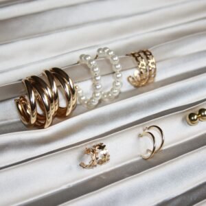 Set de 6 Paires de Boucles d’Oreilles Dorées et Perles – Créoles, Chaînes & Clous Élégants