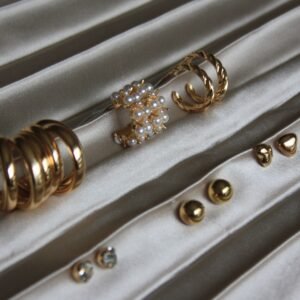 Set de boucles d’oreilles dorées & perles