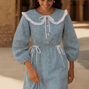 Robe champêtre bleue à col Claudine – Imprimé feuillage